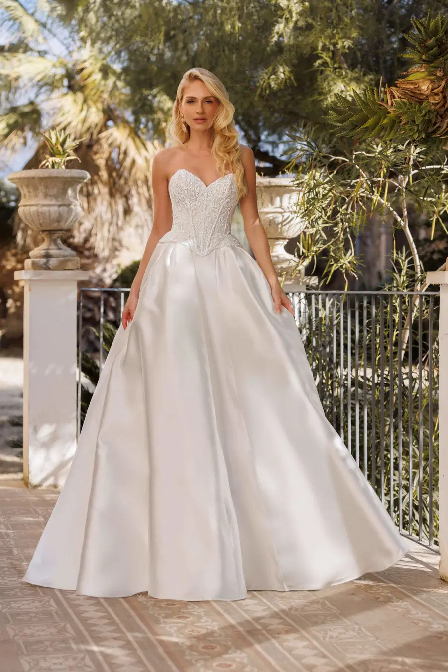 Kristina by Jarice: sweetheart neckline, lace