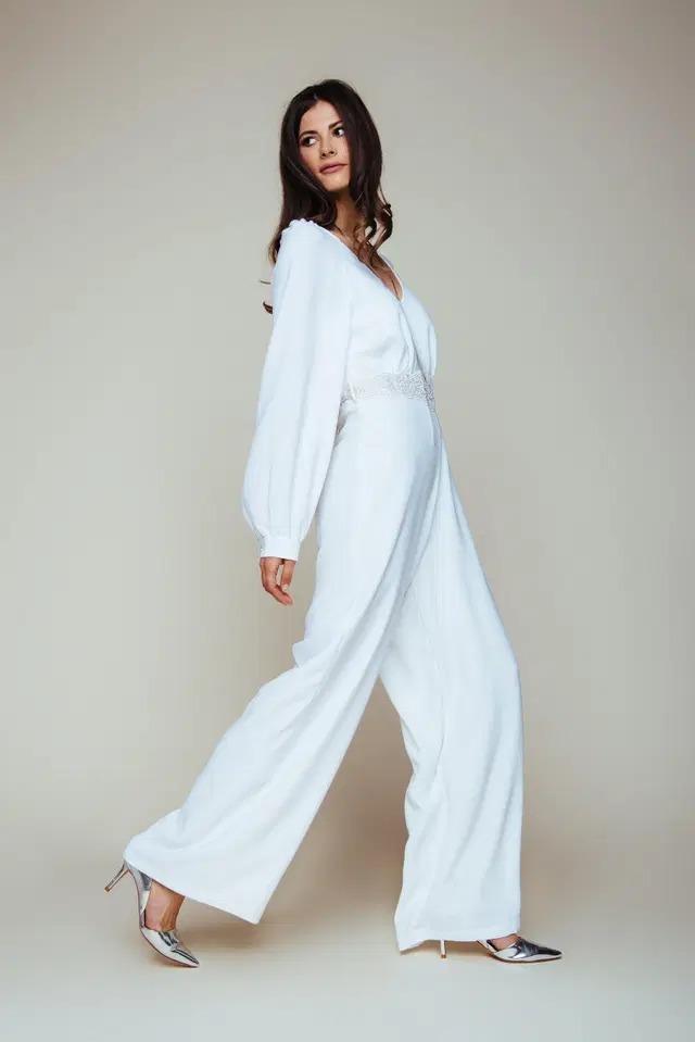 Marcella by KUESS die BRAUT: Jumpsuit silhouette, V-neck neckline, long sleeves, crepe