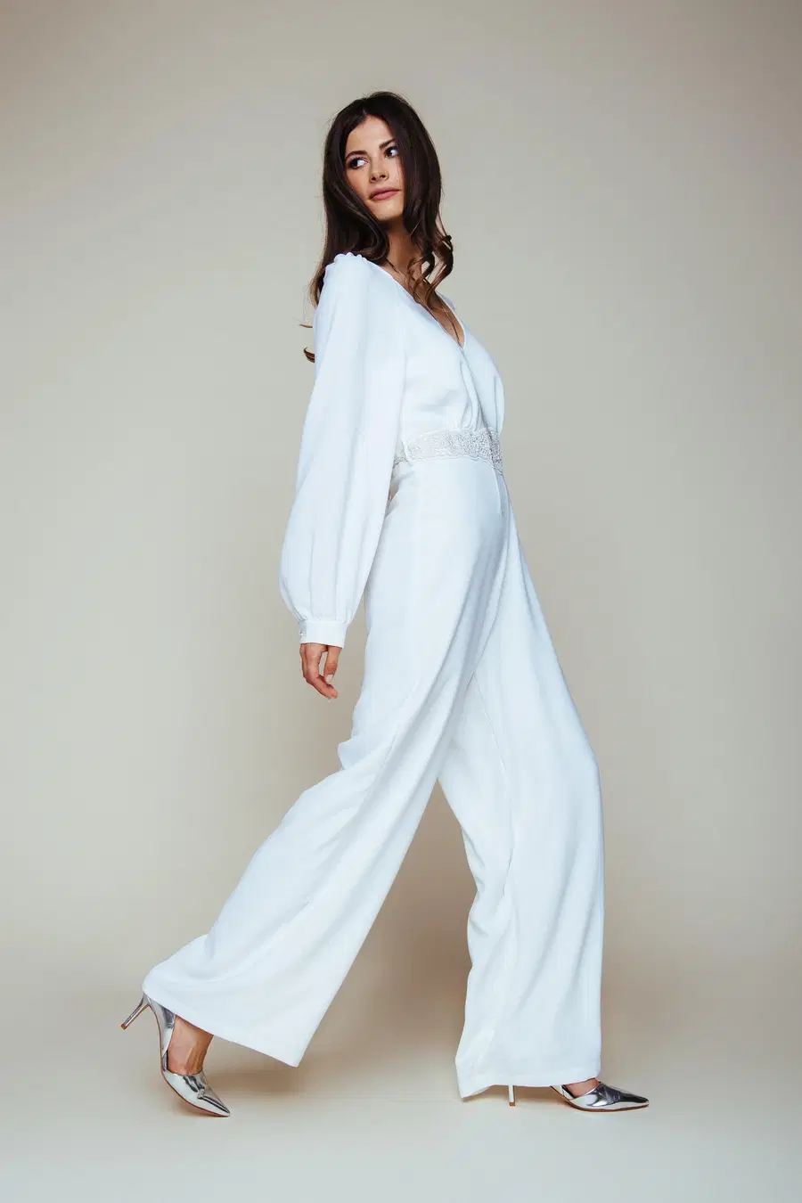 Marcella by KUESS die BRAUT: Jumpsuit silhouette, V-neck neckline, long sleeves, crepe