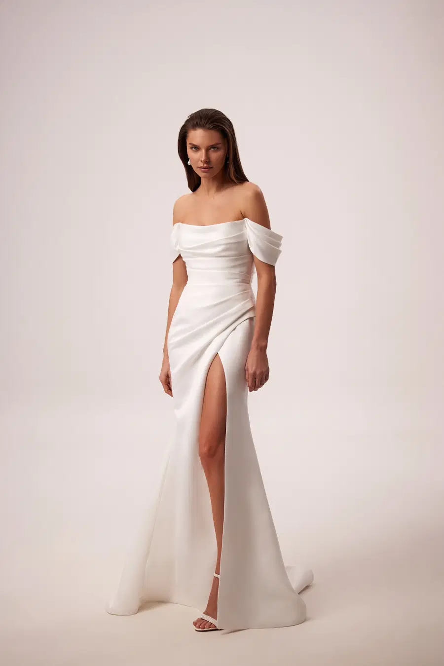 Erna by Milla Nova: Mermaid silhouette, straight neckline, long sleeves, satin
