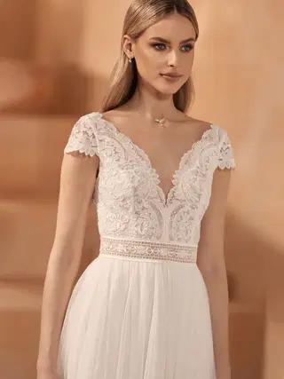 MOLI by Bianco Evento - view 3 of 4