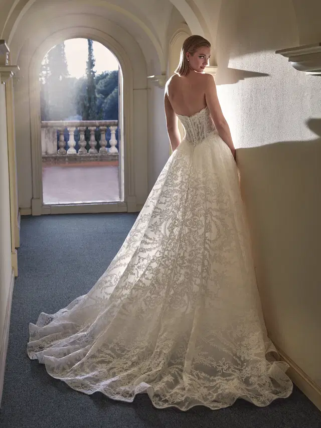 CATMINT by Pronovias Privée - view 2 of 3