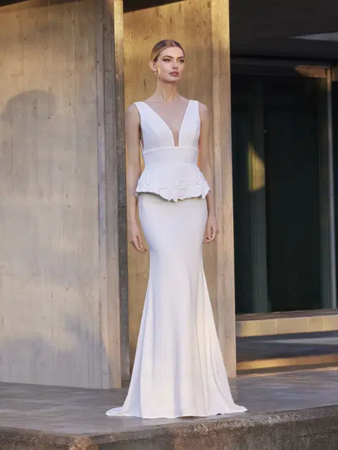 Mezeron wedding dress by Pronovias, mermaid, crepe