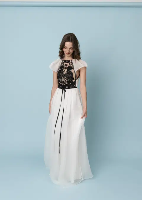 Romantic Icon wedding dress by Kisui, A-line, tulle