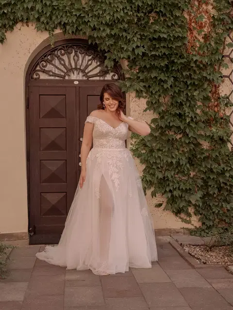 Style LO-581T wedding dress by Agnes, A-line, lace