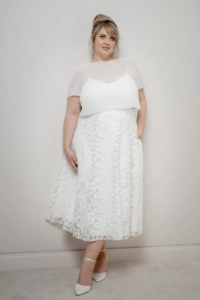 Top Lani Curvy by noni: Two-Piece silhouette, scoop neckline, short sleeves, chiffon