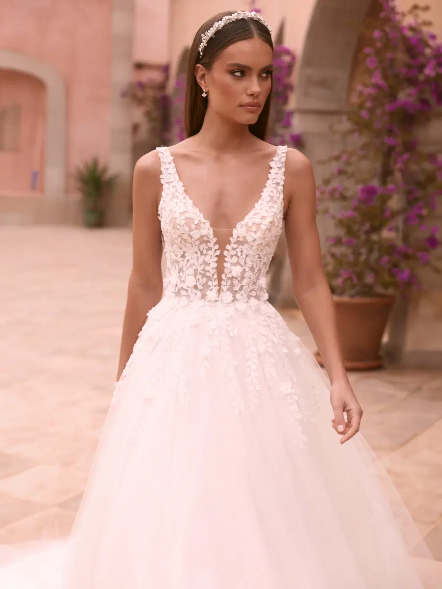 Aspasia by Bianco Evento - view 4 of 5