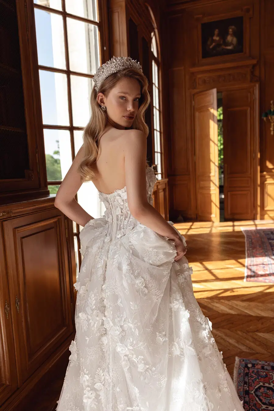 Victoria by Maks Mariano - view 4 of 7