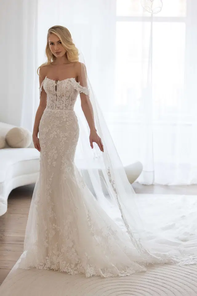 Kansas by Jarice: Trumpet silhouette, sweetheart neckline, sleeveless, lace