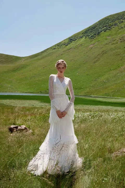 Beatrice wedding dress by Ariamo Boho, trumpet, lace