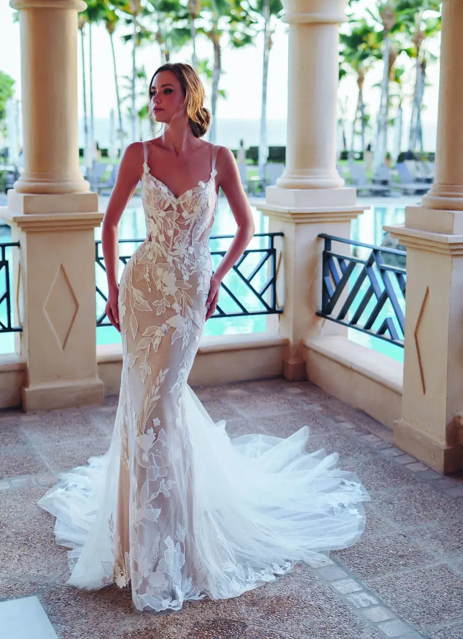 SLOANE by Enzoani: Mermaid silhouette, V-neck neckline, sleeveless, lace
