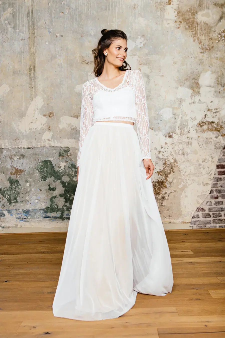 Tüllrock S-1027 Nude by KUESS die BRAUT: Two-Piece silhouette, V-neck neckline, long sleeves, tulle