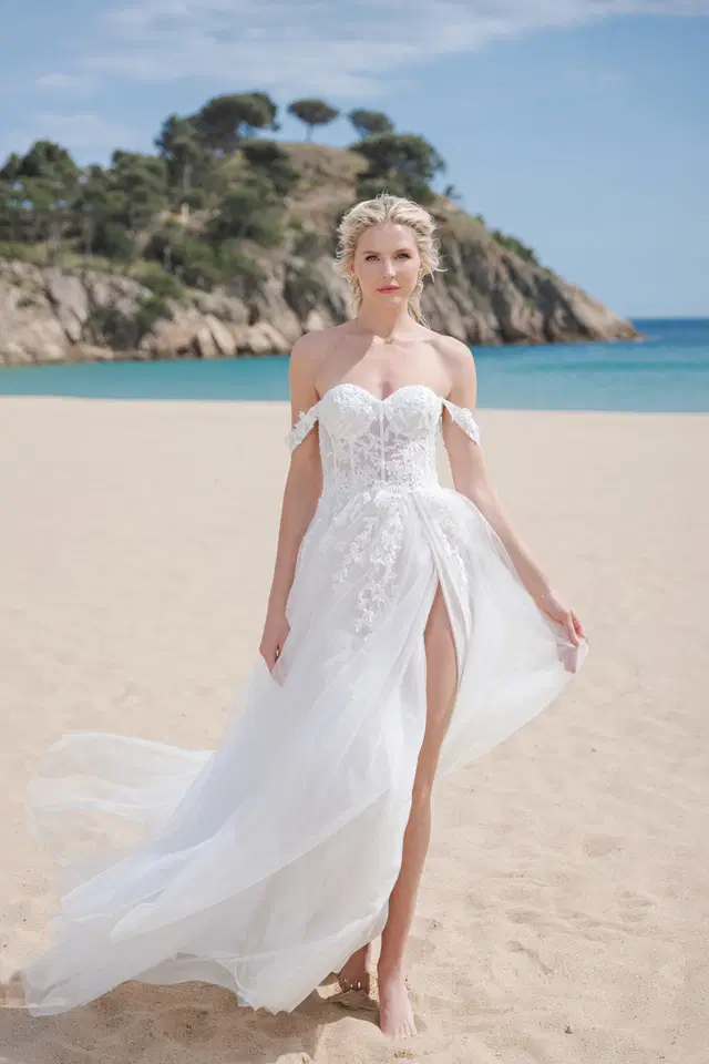 AL17173 by Amera Vera: A-Line silhouette, sweetheart neckline, detachable sleeves, lace