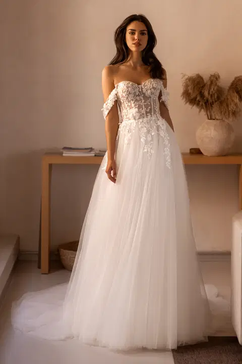 Style E-5538 wedding dress by Elizabeth Passion, trumpet, tulle