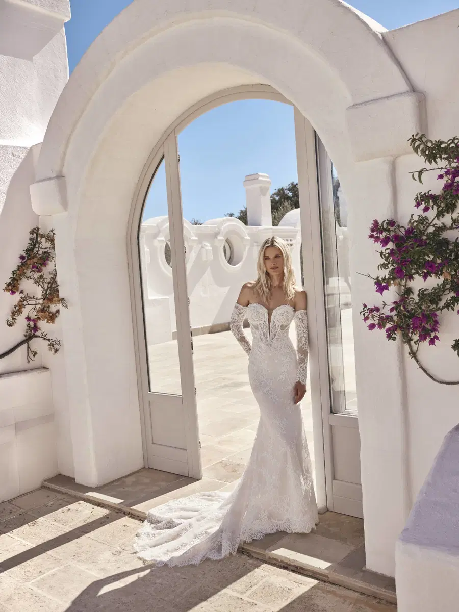 Lulu von Modeca Bridal: Meerjungfrau, Tiefer V-Ausschnitt, Lange Ärmel, Spitze