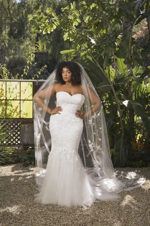Eve Curvy wedding dress by Beloved by Casablanca, mermaid, lace