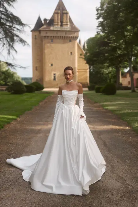Damienne wedding dress by Anne Mariée, princess, satin