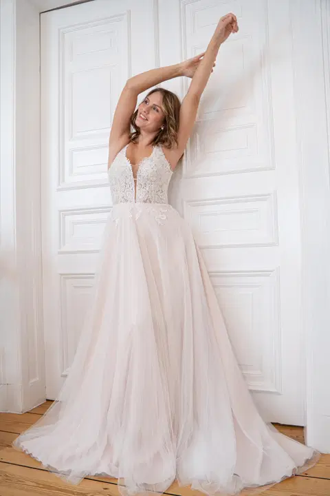 Laura wedding dress by Sanna Lindström, A-line, lace
