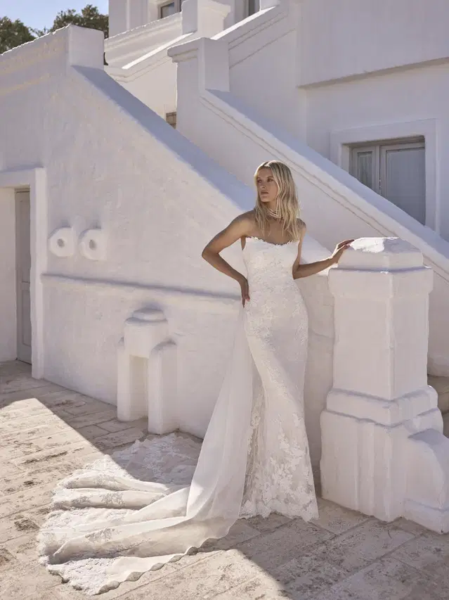 Lois von Modeca Bridal: Meerjungfrau, Ärmellos, Spitze, Kathedralenschleppe