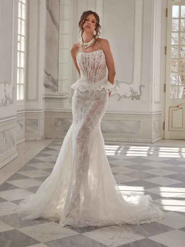 Presley by Vanilla Sposa: Mermaid silhouette, straight neckline, lace