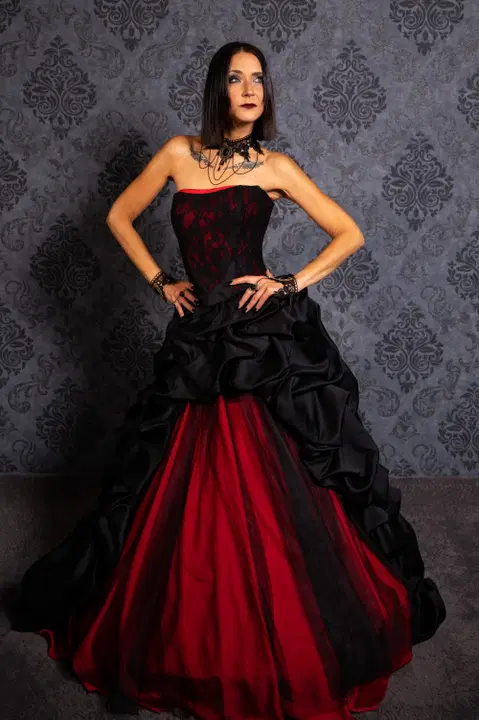 Dame Barock Red wedding dress by DarkDreamCouture