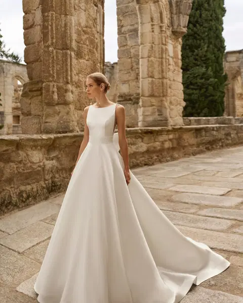 Poly wedding dress by Adriana Alier, A-line, mikado