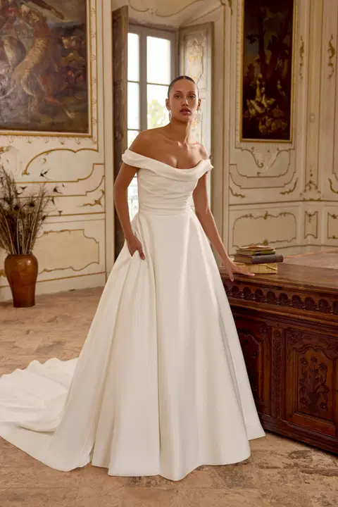 Kelly wedding dress by Justin Alexander, A-line, satin