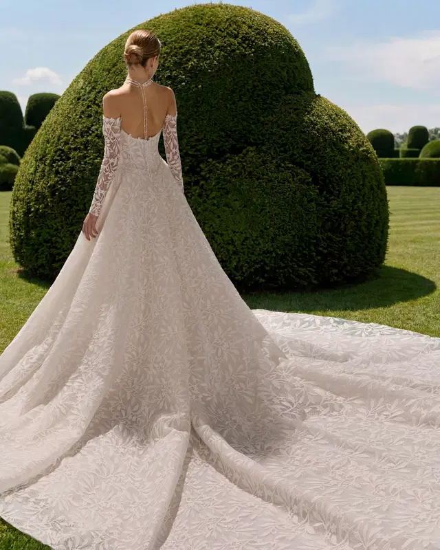 HOJA by Luna Novias - view 2 of 2