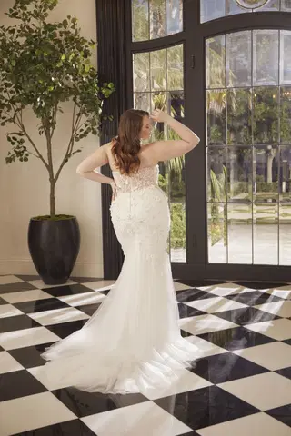 Lisette Curvy by Casablanca Bridal - view 3 of 4