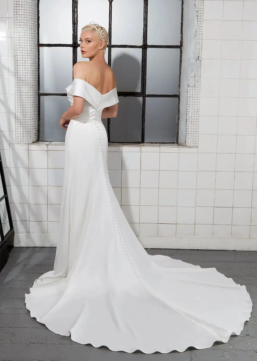 Cara by Avenue by Josephine Scott - view 4 of 4