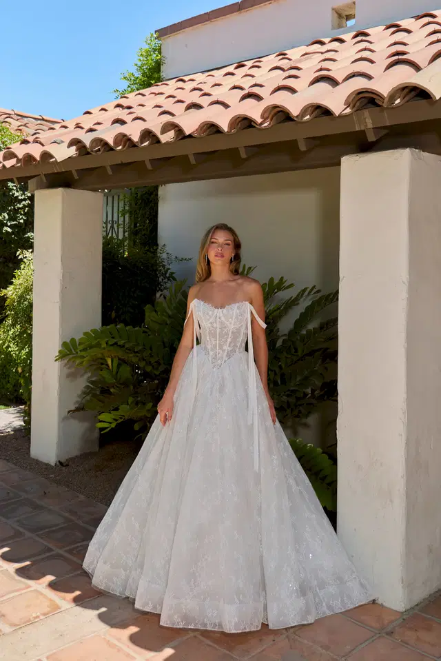 LA26101 Avelisse by Calla Blanche: Ball Gown silhouette, sweetheart neckline, sleeveless, lace