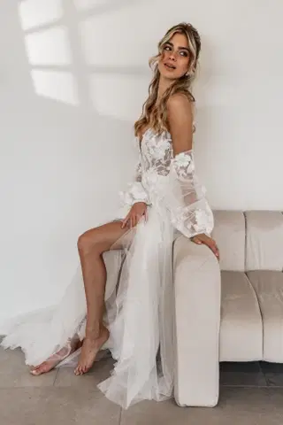 Lorenza by Fan Xia - view 3 of 6