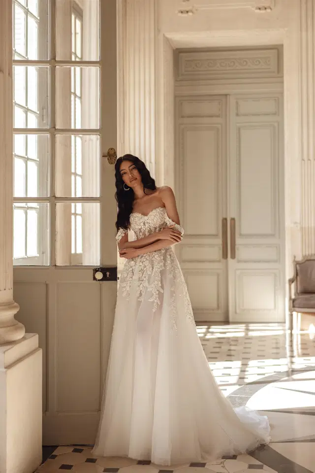 Irida by Ella Novia: A-Line silhouette, sweetheart neckline, short sleeves, tulle