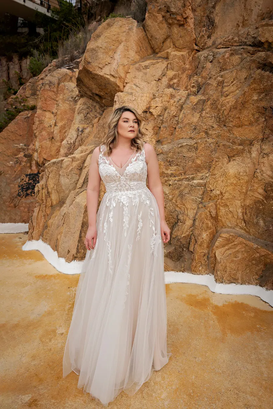 LB204 by Lohrengel: A-Line silhouette, deep V-neck neckline, sleeveless, tulle