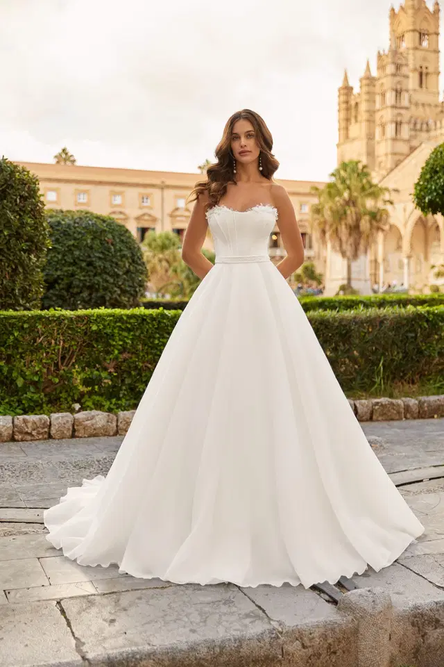 8326 by Monica Loretti: Ball Gown silhouette, sweetheart neckline, sleeveless, tulle
