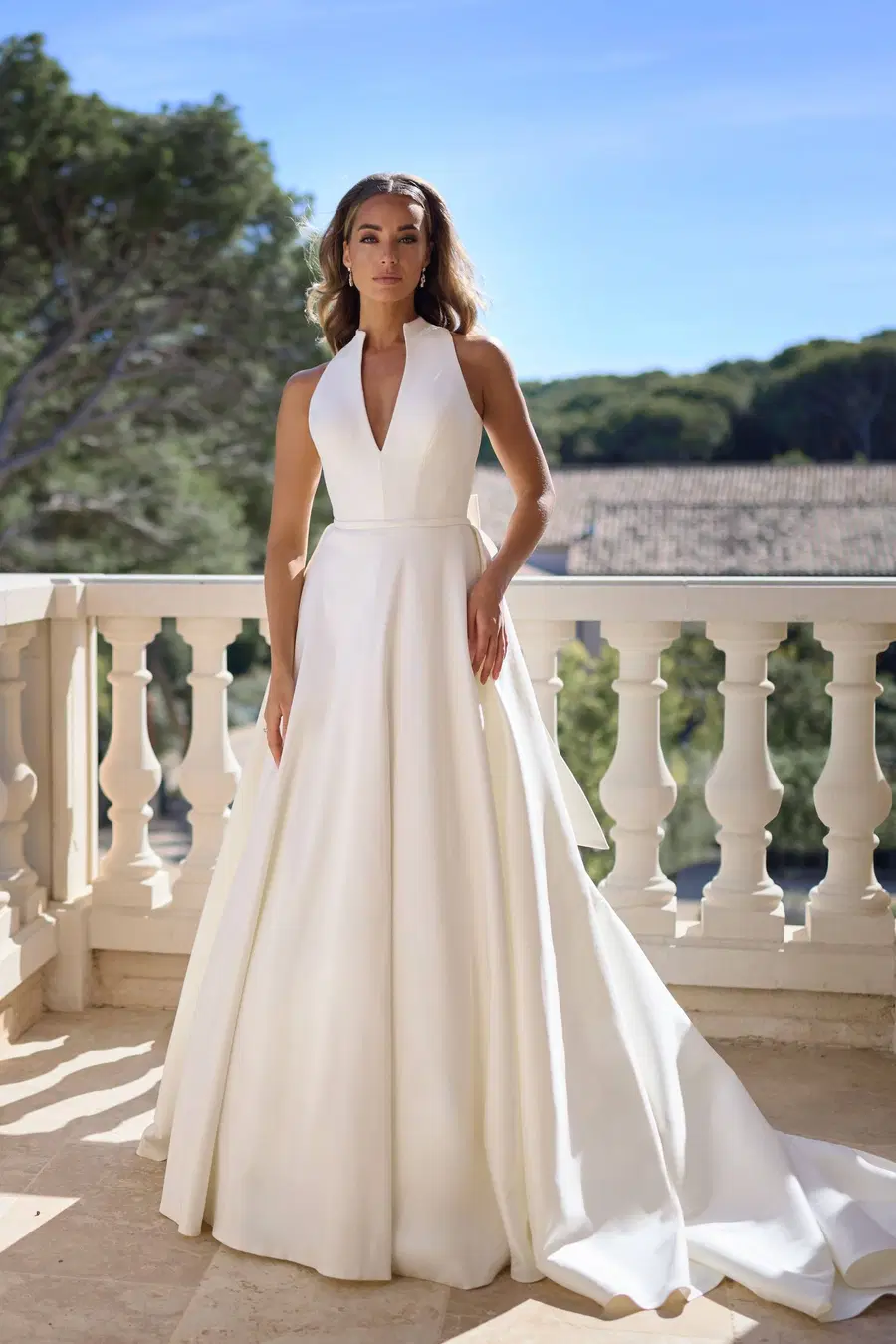27212 by Très Chic: A-Line silhouette, V-neck neckline, sleeveless, mikado