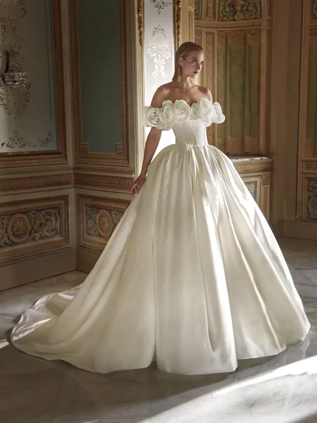 EVARLY by Pronovias Privée: Princess silhouette, off-shoulder neckline, sleeveless, satin