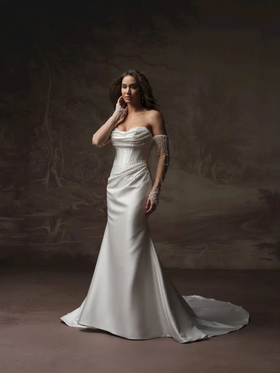 MELISSA ROYALE by Maggie Sottero: A-Line silhouette, sweetheart neckline, detachable sleeves, satin