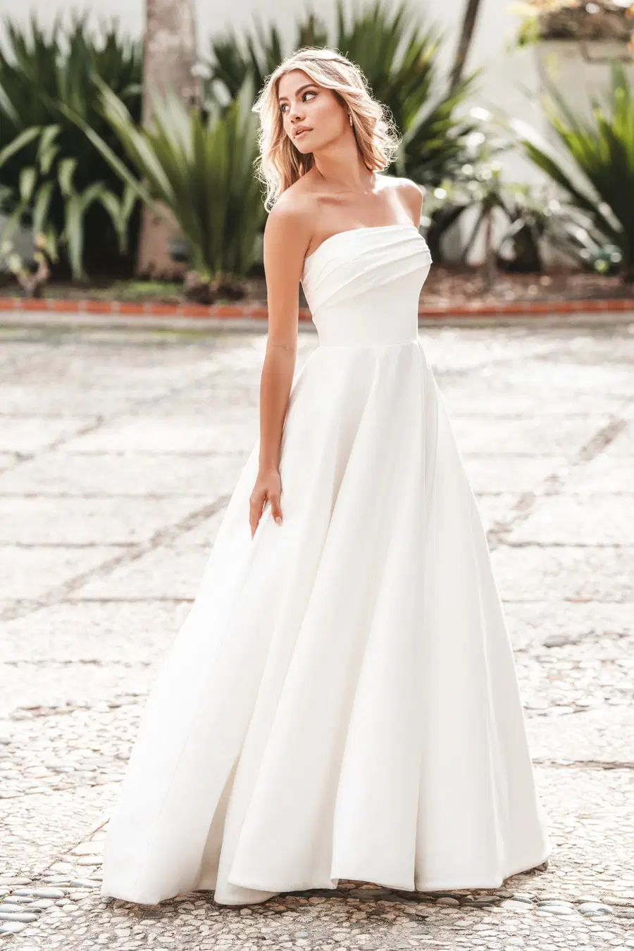 R3762 by Allure Romance - view 3 of 10