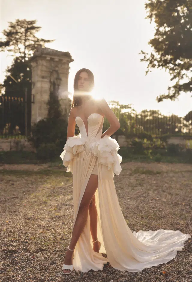 Armin by Wona Concept: Trumpet silhouette, deep V-neck neckline, sleeveless, tulle