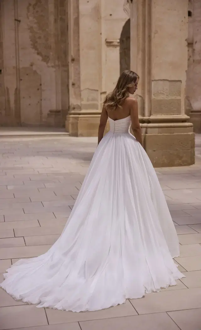 Henrietta by Veni Infantino - view 3 of 3