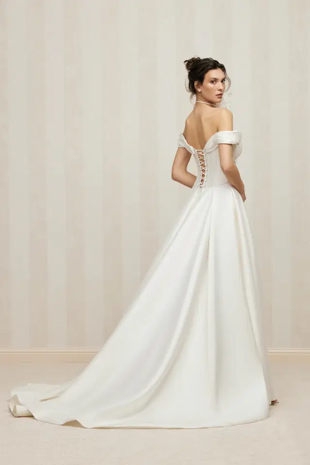 Gloria by Anne Mariée - view 8 of 8