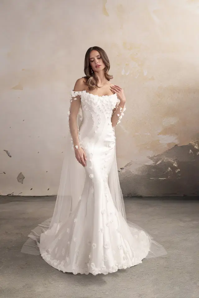 Largartha by Donna Salado Couture: Fit & Flare silhouette, scoop neckline, separate sleeves, tulle