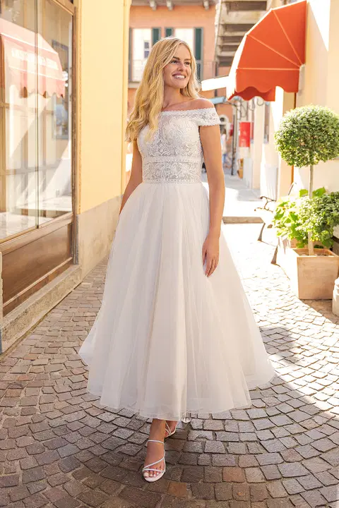 VN18 ivory/rumpink wedding dress by Vera Nova, A-line, lace