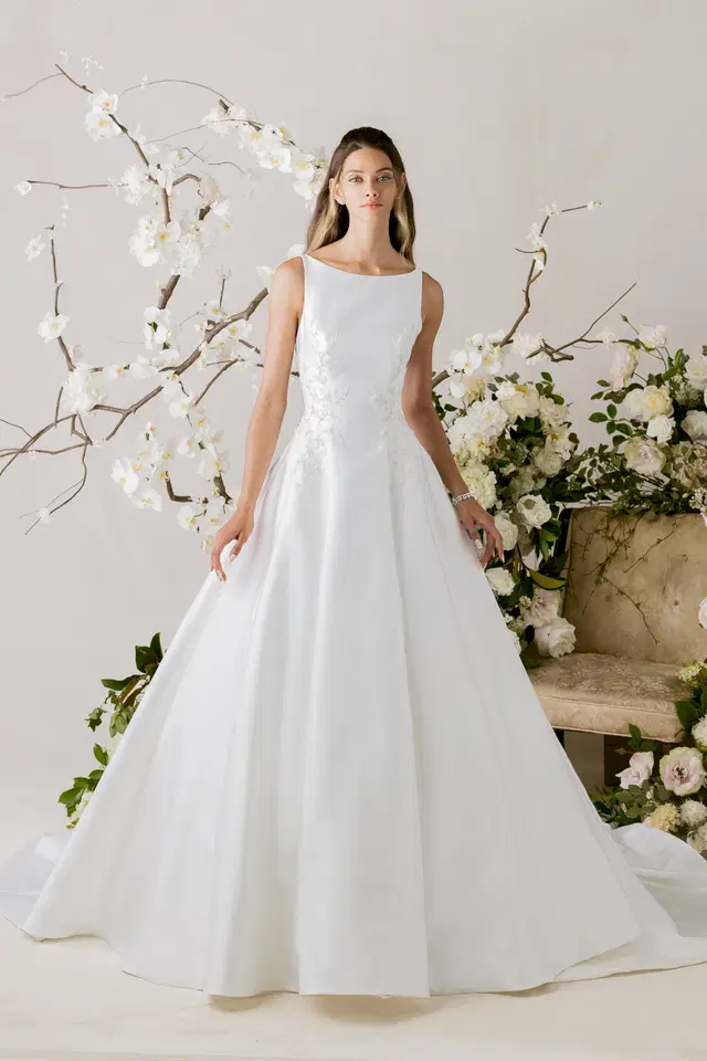 Glissade 1050018 by Mori Lee: Ball Gown silhouette, boat neck neckline, sleeveless, satin