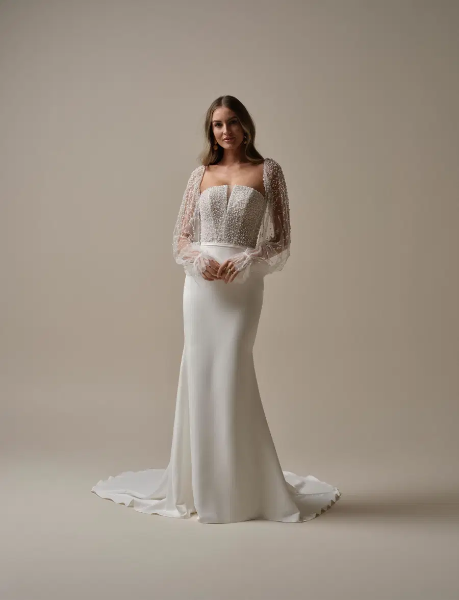 Heyda by Rebecca Ingram: Fit & Flare silhouette, straight neckline, separate sleeves, organza