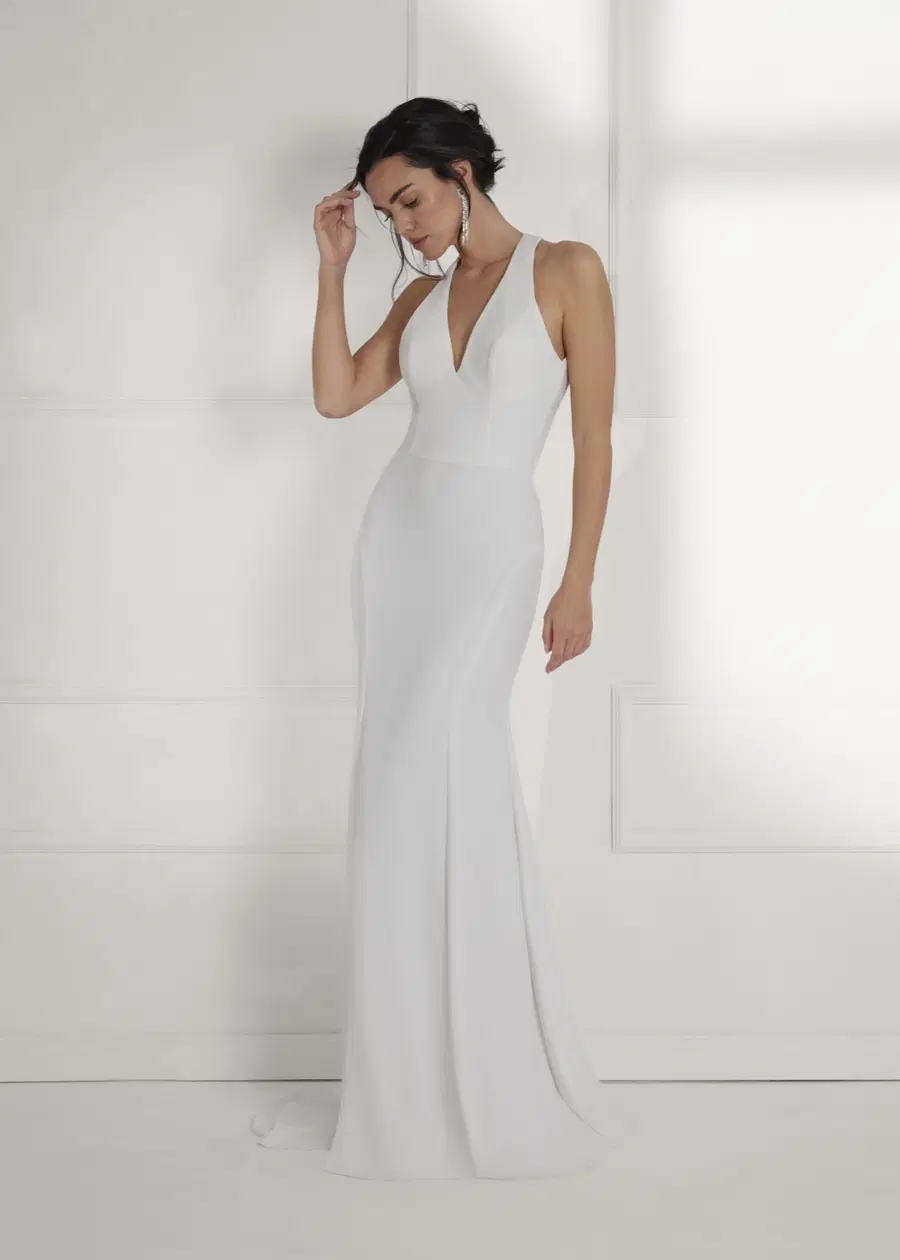 ELE by Serravalle: Trumpet silhouette, deep V-neck neckline, sleeveless, chiffon