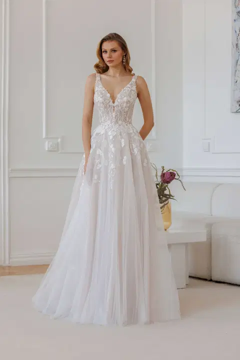 Adorable wedding dress by Jarice, A-line, tulle