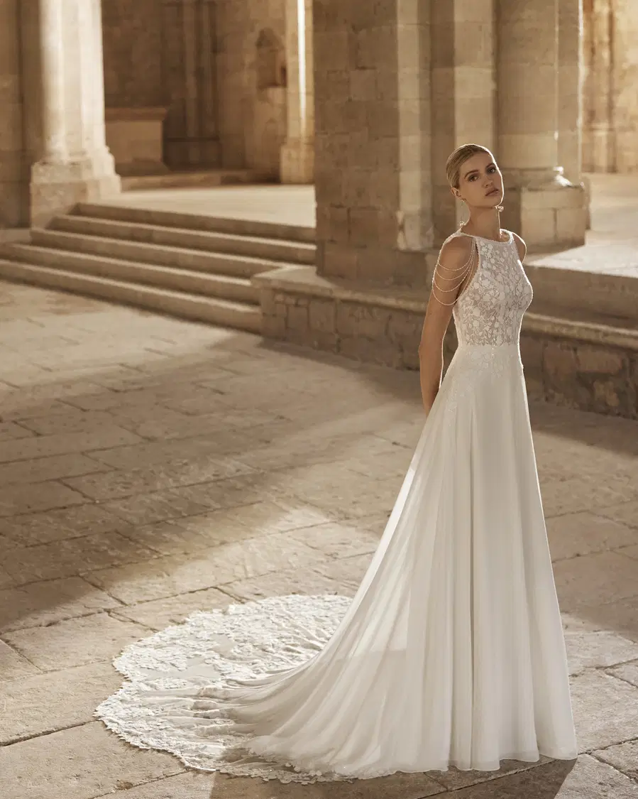 Libby by Rosa Clara: Straight silhouette, high / halter neckline, sleeveless, lace