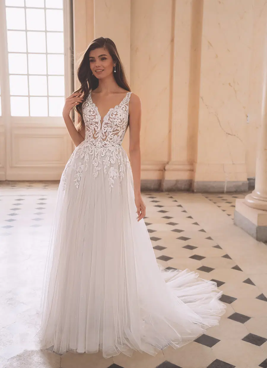 Fonda by ÉLYSÉE: A-Line silhouette, V-neck neckline, lace, chapel train